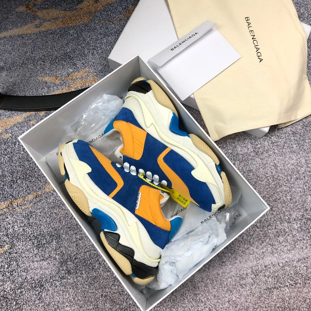 👟👟Ex-factory price 800👟👟 Balenciaga second generation 17 colors🖤 Balenciaga Triple-s Balenciaga-dad shoes. The world’s most popular retro jogging shoes 🔥. 🔺Retro distressed craftsmanship ~ original combination sole, heavy craftsmanship, not a low-end 2-layer combination sole! The upper is made of imported parachute cloth spliced ​​with nubuck matte, priced at 24 yuan per foot, which is different from the ordinary canvas on the market! The back is covered with cowhide high-frequency embossing! ⚠️When purchasing authentic products at the counter, I specifically asked the clerk about the materials. Size: 35-41 yards, men’s size 39-45, matching cloth bag, shoelaces, complete certificate of certification/men’s model will be notified later.